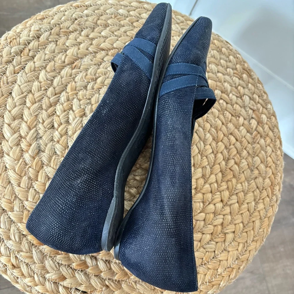 Stuart Weitzman Navy Black Pointed Toe Flats Size 6